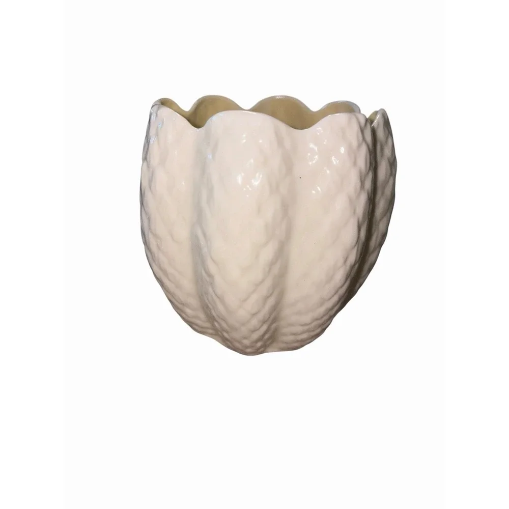 Belleek Cone Limpet Flower, Pot 6th Green Mark 1965-1980 Pineapple